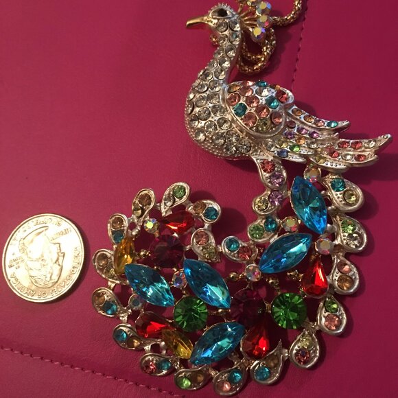 HUGE Colorful Peacock Pendant Necklace - NEW Drawer 6 - Picture 8 of 8